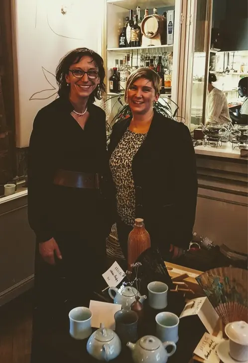 Ann Vansteenkiste en ik bij tea-foodpairing @ Humus & Hortense