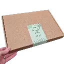 brievenbusdoos met hand.webp