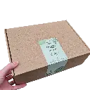 cadeaubox medium met hand.webp